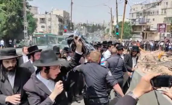 הפגנת החרדים בבר אילן: 7 נעצרו לאחר שתקפו שוטרים