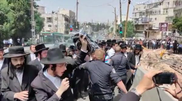 הפגנת החרדים בבר אילן: 7 נעצרו לאחר שתקפו שוטרים