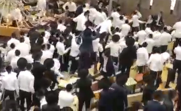 חילול השם | שוב מכות בישיבת פונוביז' • צפו: