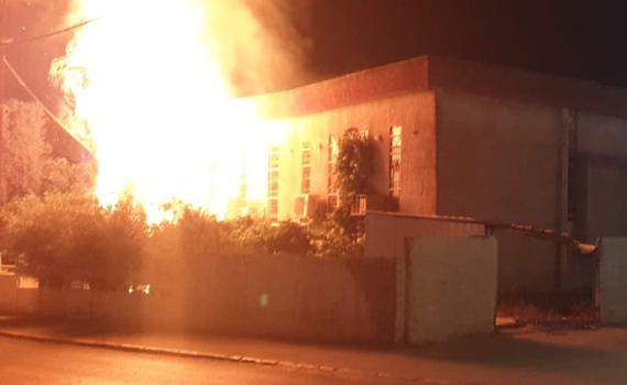 עוד לילה של פרעות בלוד: בית כנסת עולה באש