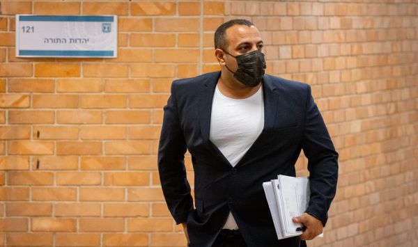 באופוזיציה דורשים: חקירה פלילית נגד אביר קארה