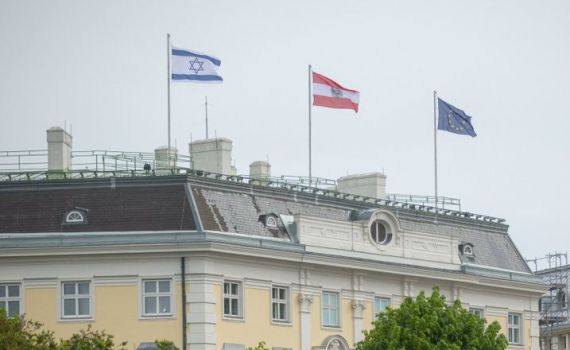 חיזוק מאוסטריה: דגל ישראל הונף על גג לשכת הקנצלר