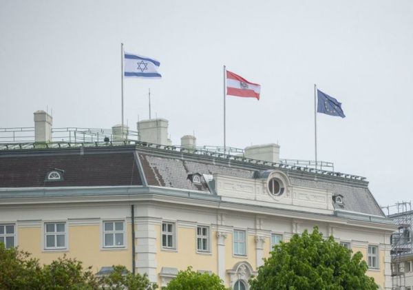 חיזוק מאוסטריה: דגל ישראל הונף על גג לשכת הקנצלר