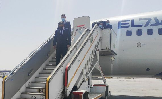 לראשונה מזה 13 שנה: שר החוץ הגיע לביקור במצרים