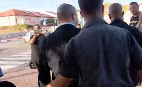 בנט נשאל על שת"פ עם רע"מ ועזב את המקום. צפו