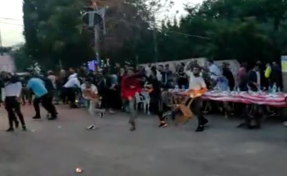 צפו: עשרות ערבים תקפו את לשכתו של בן גביר