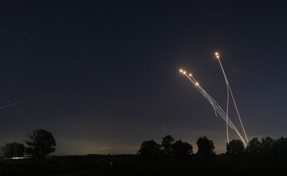 מטחים כבדים לדרום: בת 87 נחבלה בראשה ונפטרה