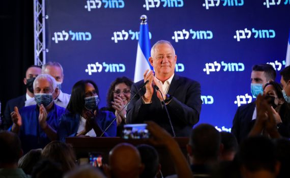 אותו נוסח באותו זמן: הציוץ המתואם של חברי כחול לבן