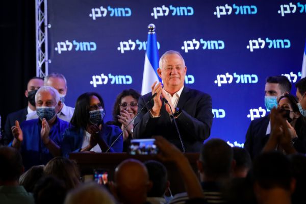 אותו נוסח באותו זמן: הציוץ המתואם של חברי כחול לבן