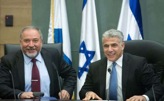 הגיעו להסכמות: פרטי ההסכם בין לפיד לליברמן