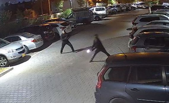 בקבוקי תבערה הושלכו לעבר בית של יהודים. צפו