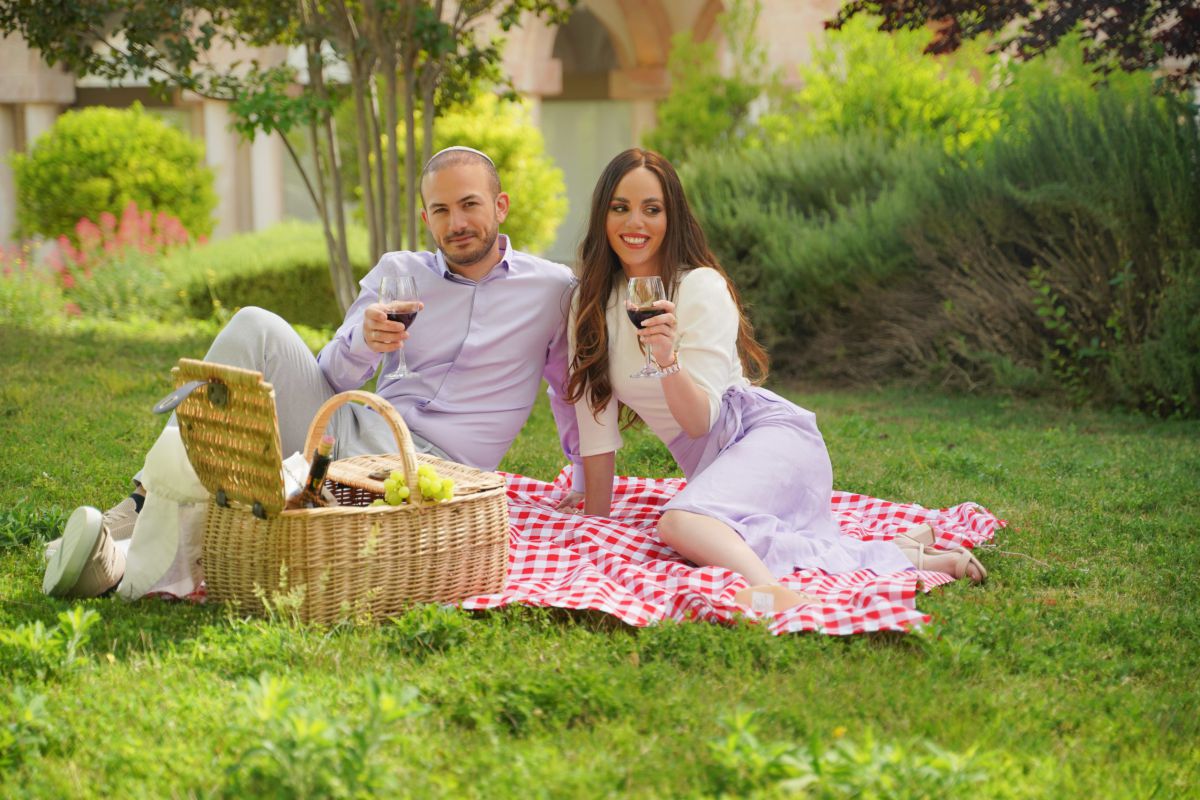 מצויידים לקיץ: אושיית האינסטגרם בסטיילינג חגיגי