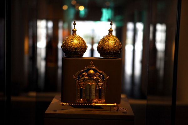 יהלומים וספר תורה מוזהב; כך נשדד סוכן תכשיטים