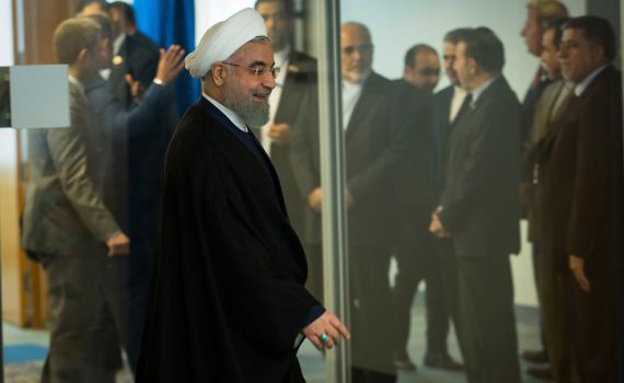 האיראנים מאיימים: "תפנו את מגדלי המסחר"