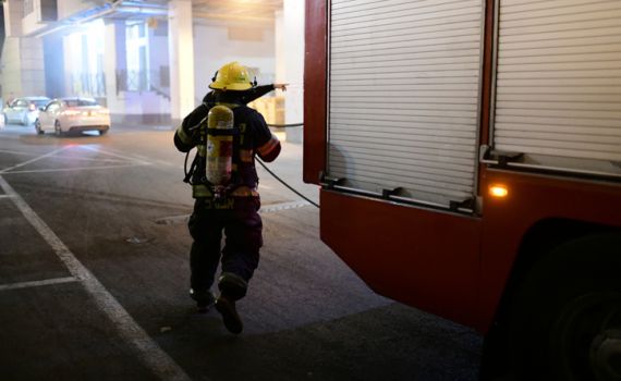 שריפה בקיסריה: שני צעירים נפצעו באורח בינוני