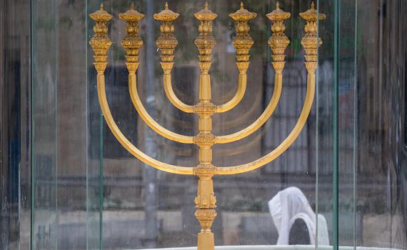 פנימיות בקטנה לפרשת בהעלותך: להאיר גם היום