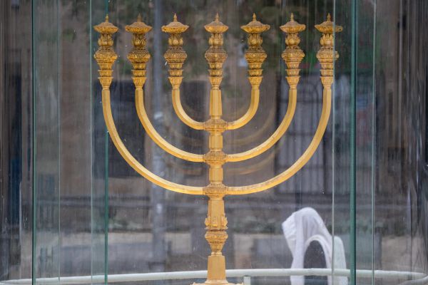 פנימיות בקטנה לפרשת בהעלותך: להאיר גם היום