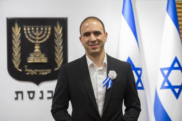 מביך: כמה שגיאות אפשר להכניס לפסוק אחד? צפו