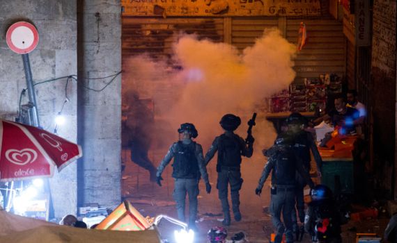 לילה של אלימות: עימותים בשער שכם, רקטה מעזה