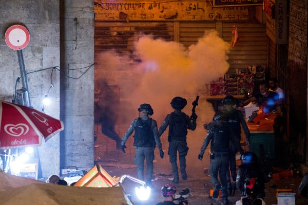 לילה של אלימות: עימותים בשער שכם, רקטה מעזה