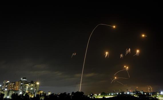 אזעקות בגוש דן ובשומרון; פגיעה ישירה באוטובוס בחולון