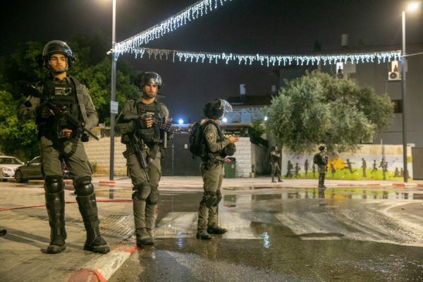 בצפון: שריפת משרדי רווחה ואבנים על תחנת משטרה