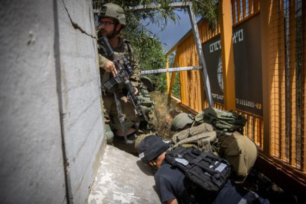 פלסטינים ירו לעבר חיילי צה"ל בשומרון