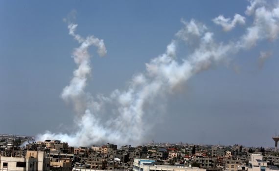 מטח רקטות לעבר גוש דן; רקטה נחתה ליד אילת