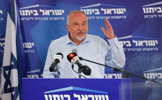 ליברמן נגד גנץ: "מלחמת קודש על תיק החקלאות"