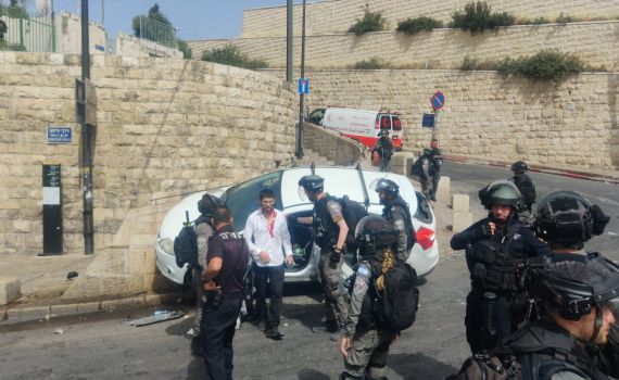 תינוקת נפצעה מהשלכת סלעים ורכב נרגם בידי פורעים ערבים