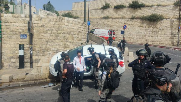 תינוקת נפצעה מהשלכת סלעים ורכב נרגם בידי פורעים ערבים