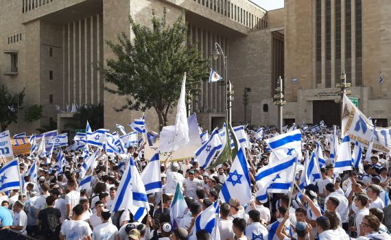 נכנעו ללחץ: המשטרה ביטלה את מצעד הדגלים