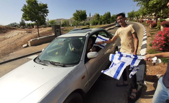 המענה של גוש עציון לתלישת דגל ישראל מרכב