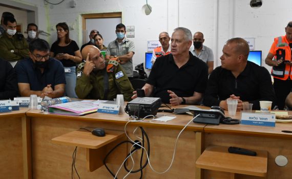 גנץ: "צה"ל נלחם בכל העוצמה, אנחנו מנצחים"