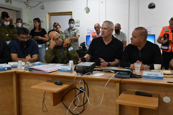 גנץ: "צה"ל נלחם בכל העוצמה, אנחנו מנצחים"