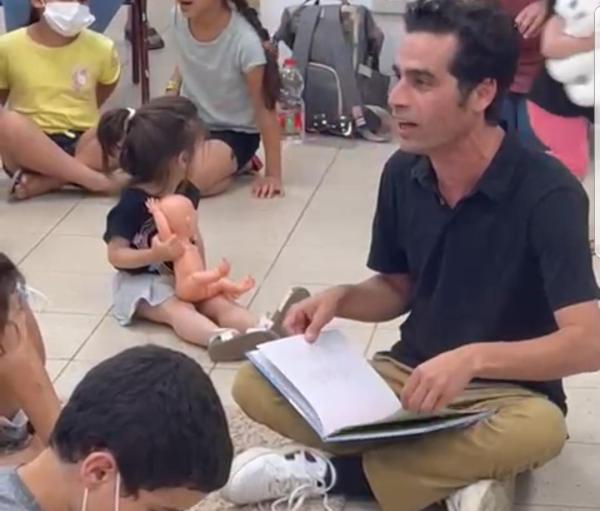 צפו: אביב גפן ירד לשמח את ילדי הדרום במקלטים