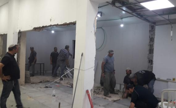 עשרות מתנדבים סייעו לשיפוץ בית הכנסת בלוד