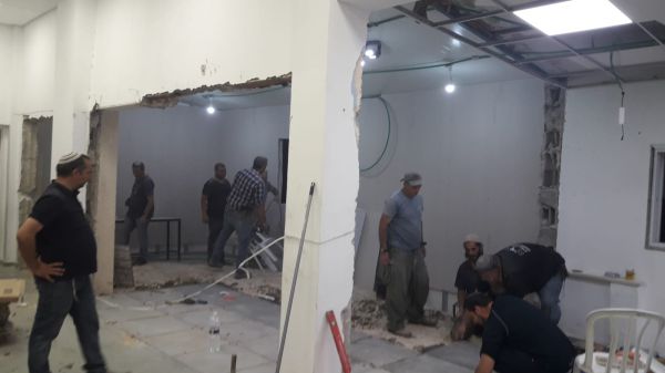 עשרות מתנדבים סייעו לשיפוץ בית הכנסת בלוד