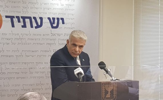 לפיד: "אמרתי לאשתי לא לבטל את חופשת הקיץ"