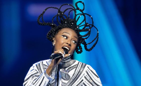 הערב זה קורה: עדן אלנה תופיע בחצי גמר האירוויזיון