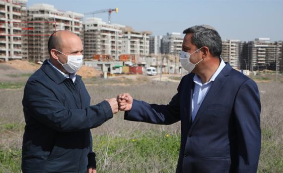 בנט דן עם אלון דוידי באפשרות שיכהן כשר בממשלה