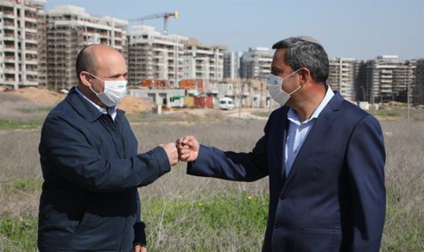 בנט דן עם אלון דוידי באפשרות שיכהן כשר בממשלה