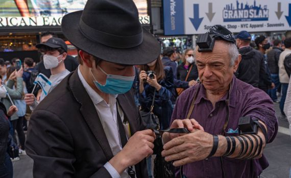 "יד לשלום": יהודי ניו יורק נאבקים באנטישמיות