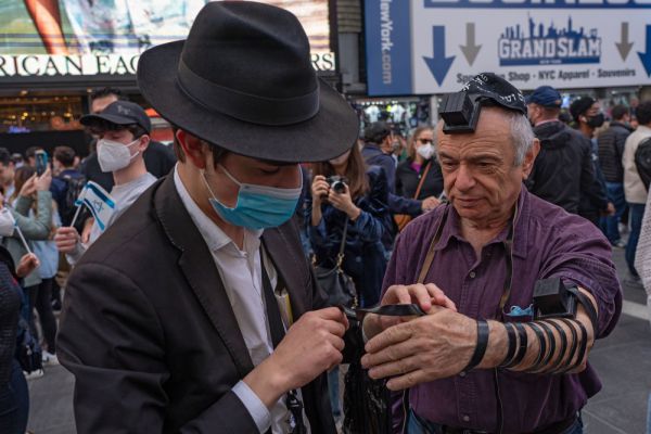 "יד לשלום": יהודי ניו יורק נאבקים באנטישמיות