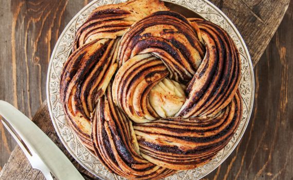 מיוחד לשבת: עוגת שמרים פיסטוק-שוקולד ממכרת