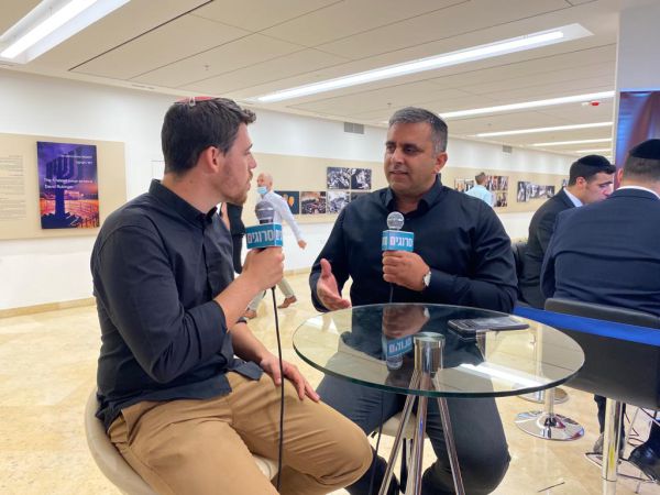 אופיר סופר באולפן סרוגים: הציבור הסרוג מרגיש מרומה