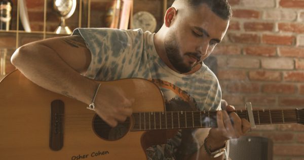 "זוגות כאלה"|  אושר כהן בסינגל חדש וממכר