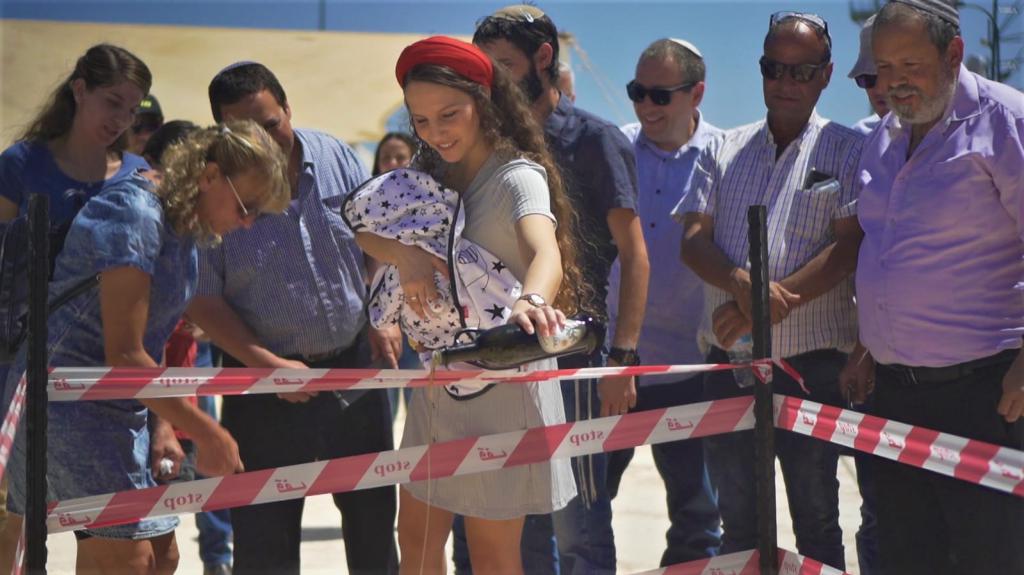 מרגש: המרכז המסחרי בהר חברון לזכר הרב שנרצח