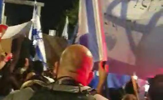 עשרות תומכי נתניהו הגיעו להפגנת תמיכה בבלפור