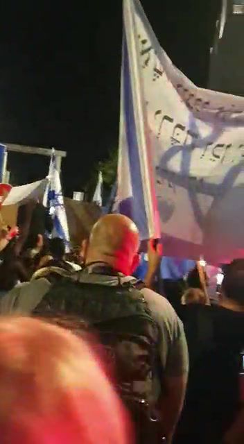 עשרות תומכי נתניהו הגיעו להפגנת תמיכה בבלפור